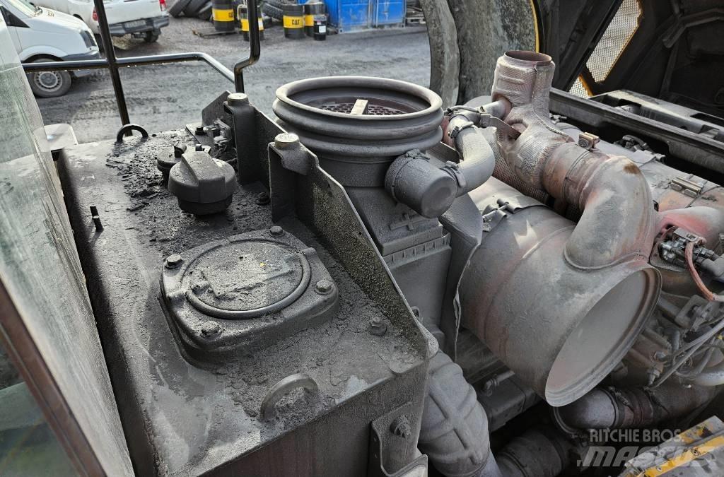 CAT 982 M Gumikerekes homlokrakodók