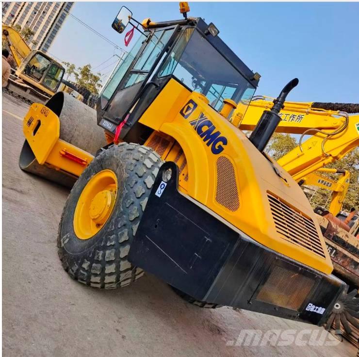 XCMG XS 142 J Egydobos hengerek