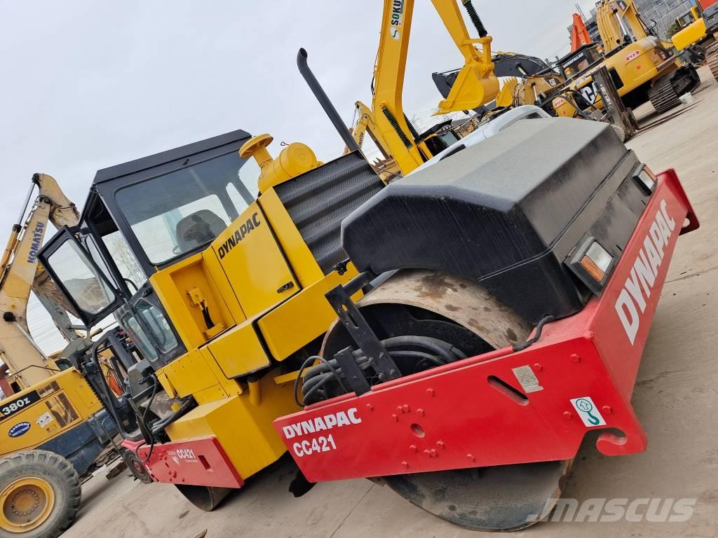 Dynapac CC 421 Ikerdobos hengerek