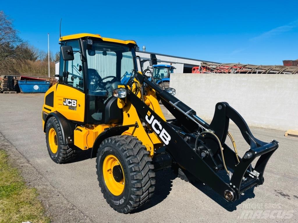 JCB 407 Univerzális rakodók