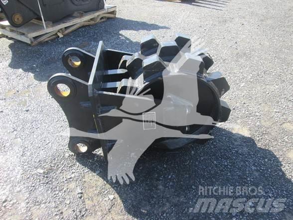  GIYI CAT 320 Gumiabroncsok, kerekek és felnik