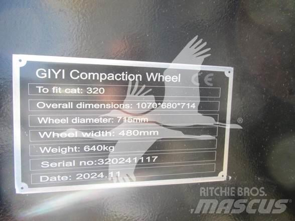  GIYI CAT 320 Gumiabroncsok, kerekek és felnik