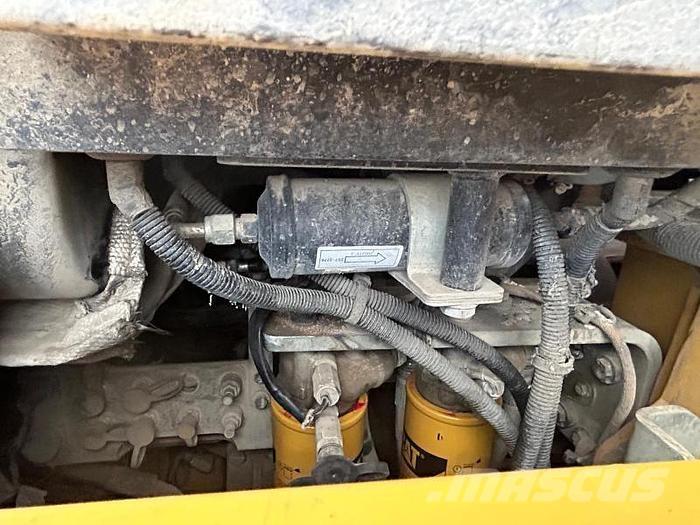 CAT 963D Gumikerekes homlokrakodók