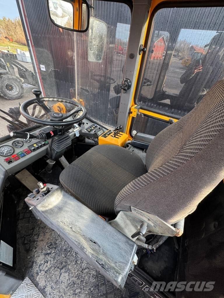 Ljungby L 14 Gumikerekes homlokrakodók