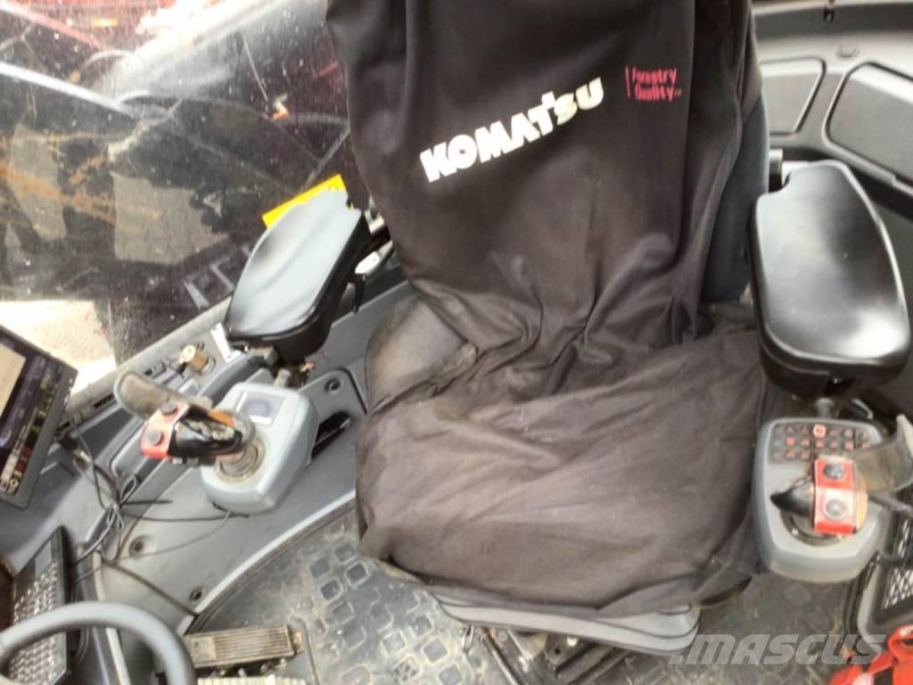 Komatsu 951 Betakarítók
