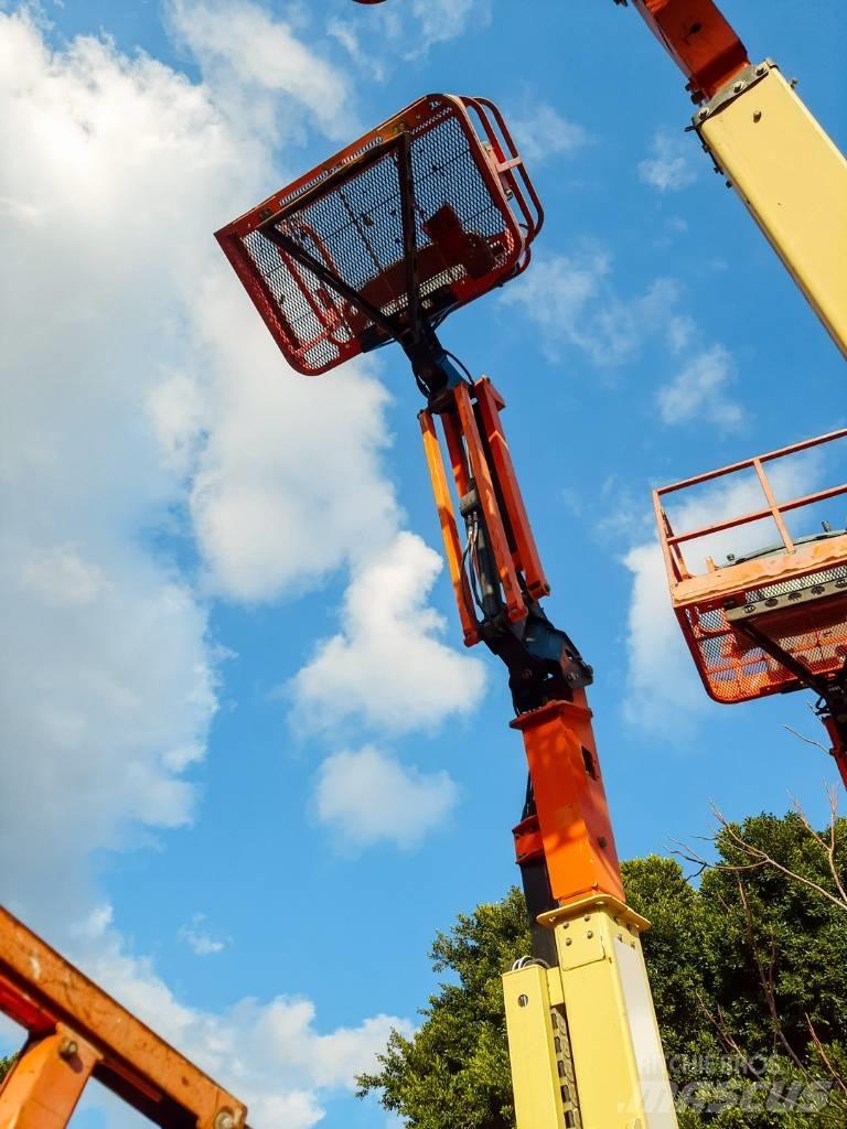 JLG E 300 AJP Karos emelők