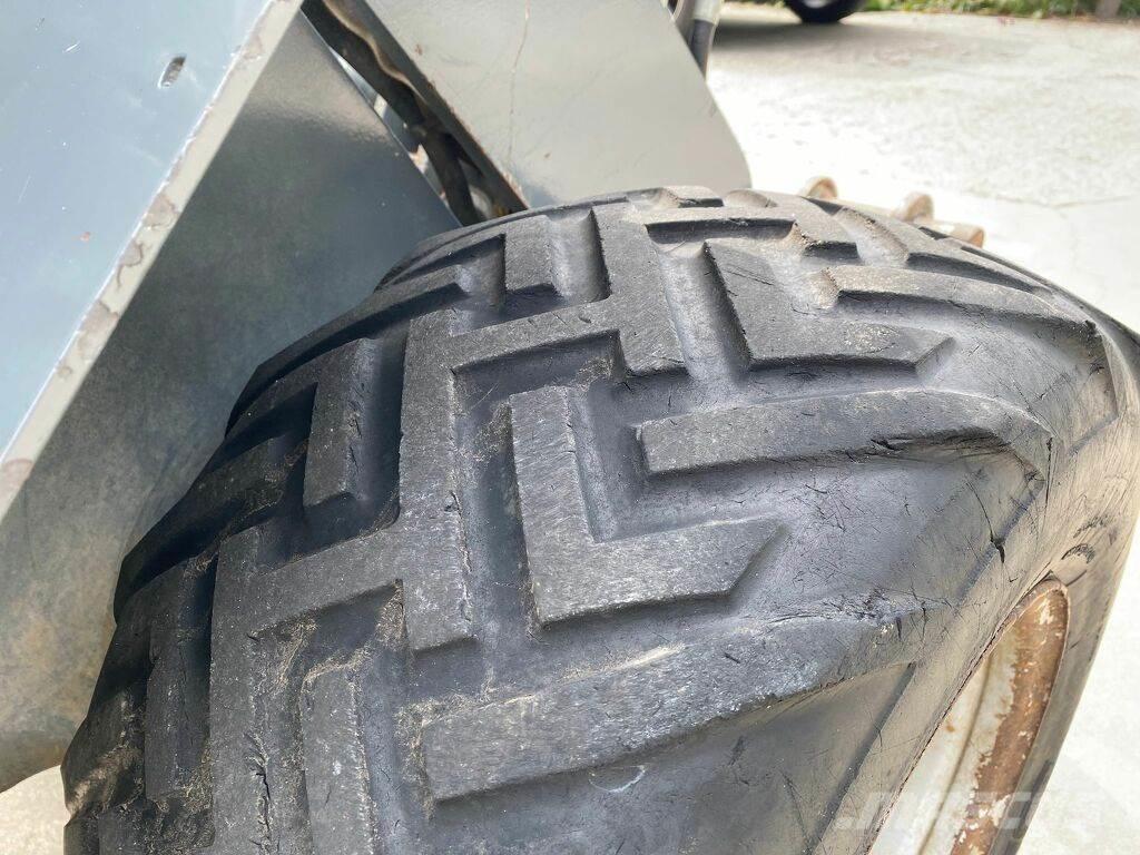GiANT 332swt Gumikerekes homlokrakodók