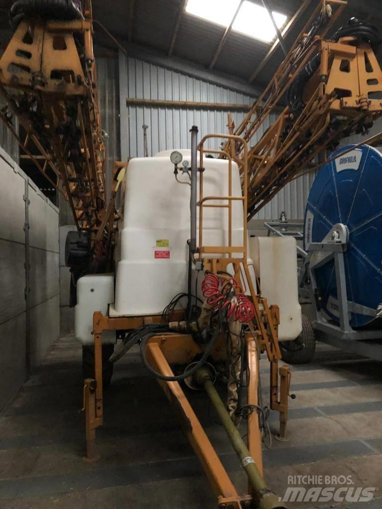 Knight EUA 3800 Vontatott trágyaszórók