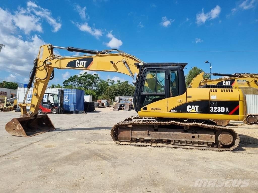 CAT 323 D L Lánctalpas kotrók