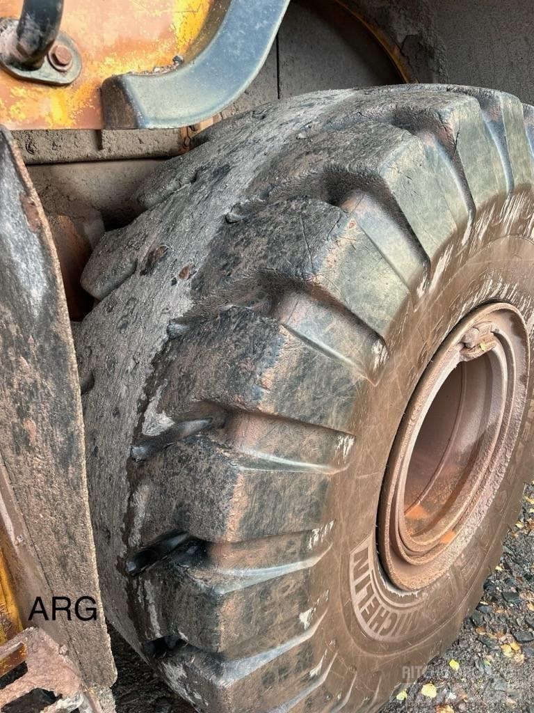 CAT 972MXE Gumikerekes homlokrakodók