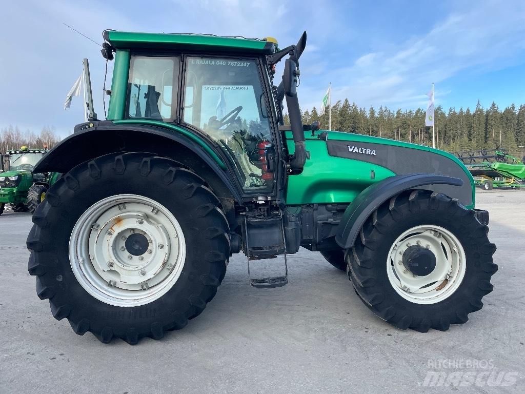Valtra T 151 Traktorok
