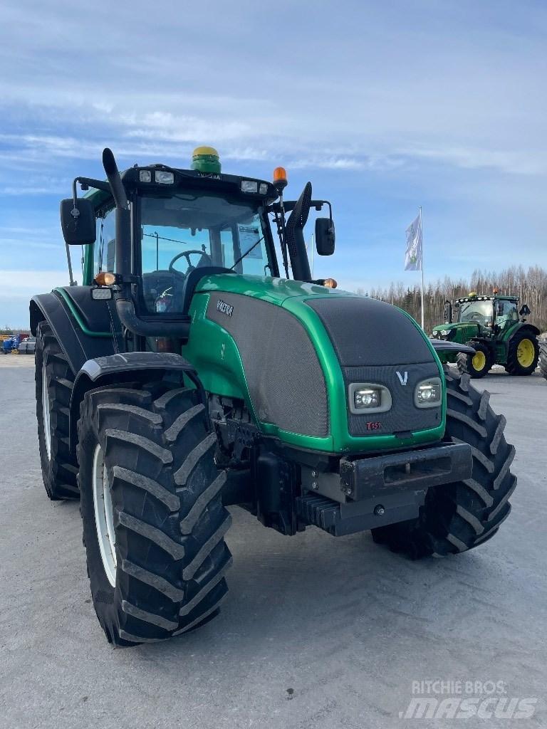 Valtra T151 Traktorok