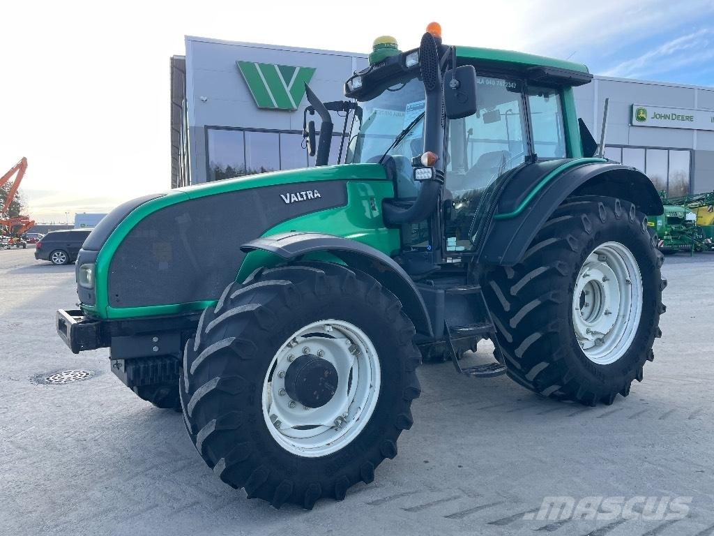 Valtra T151 Traktorok