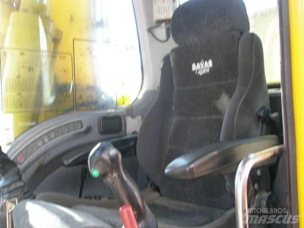 JCB JS175W Gumikerekes kotrók