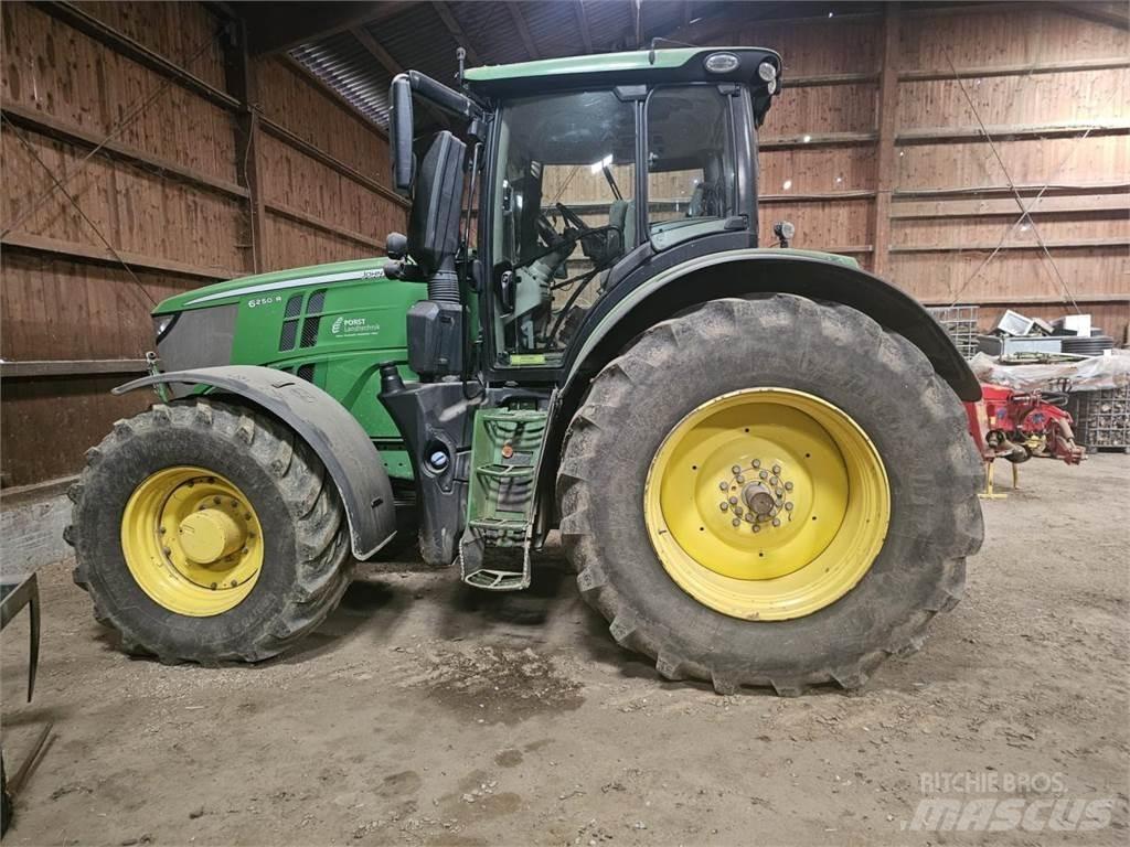 John Deere 6250 R Traktorok
