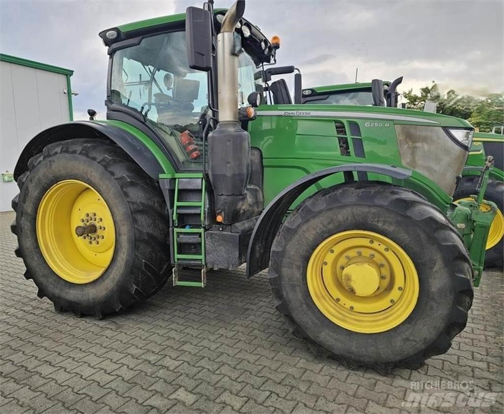 John Deere 6250 R Traktorok
