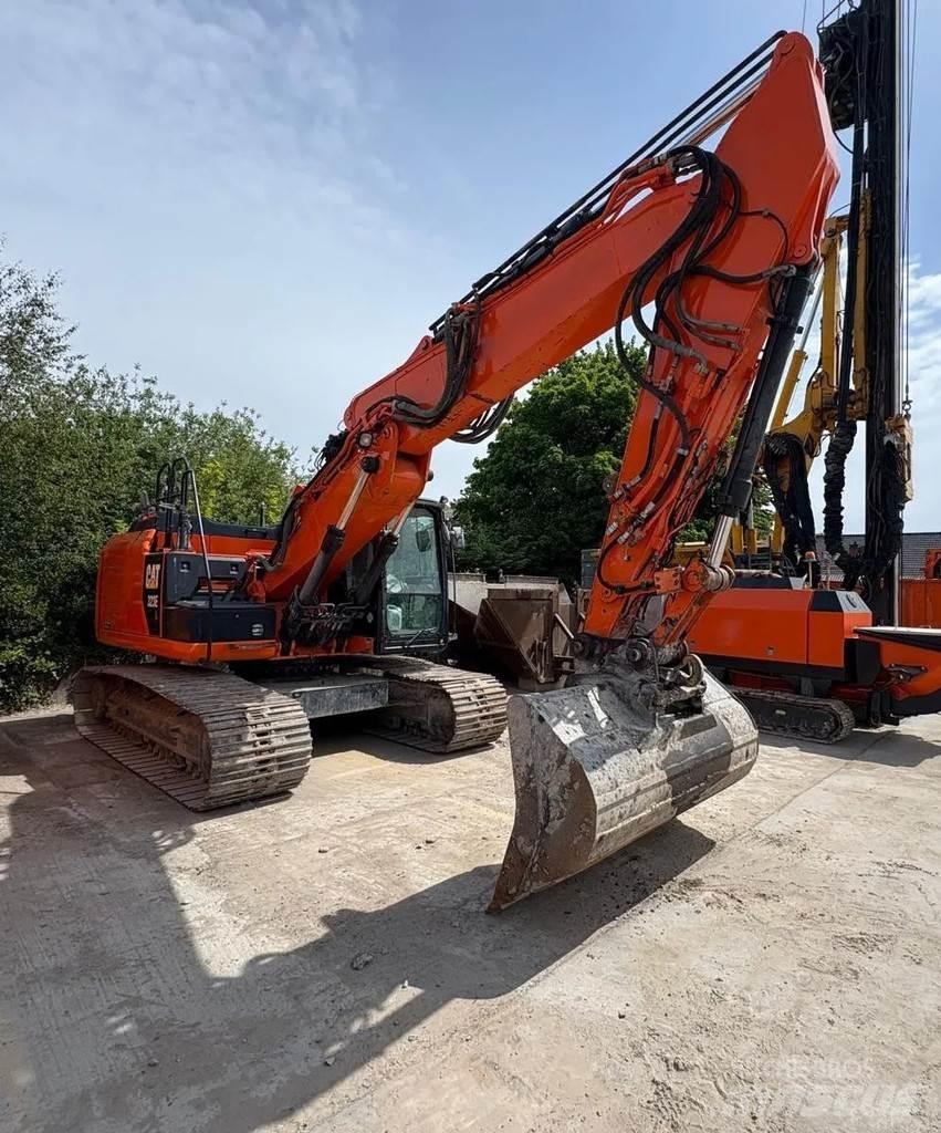 CAT 323E Lánctalpas kotrók
