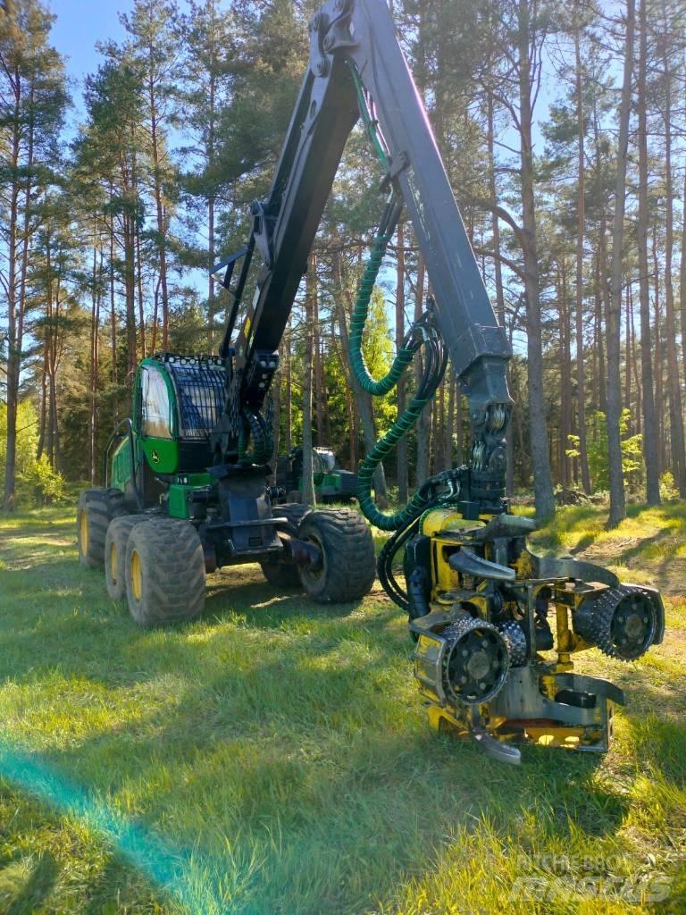 John Deere 1270 G Betakarítók