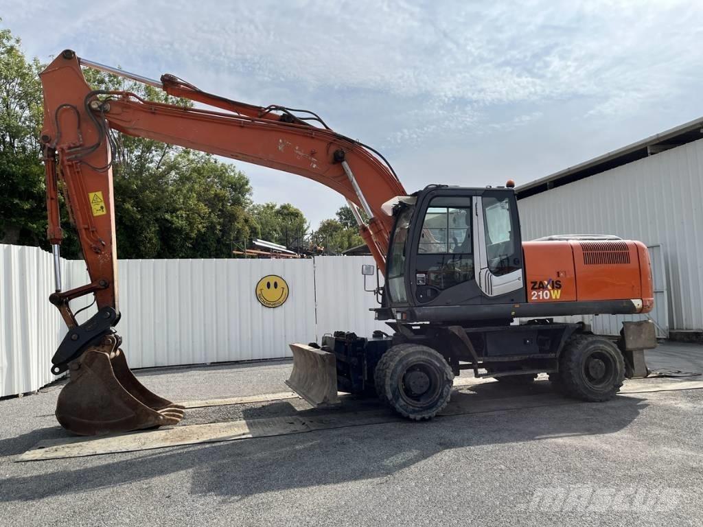 Hitachi ZX210W-3 Gumikerekes kotrók