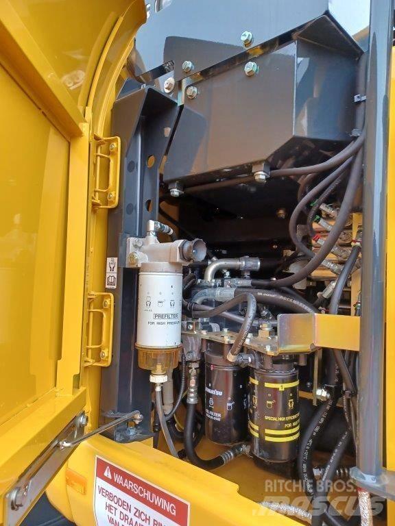 Komatsu PW158-11E0 Gumikerekes kotrók