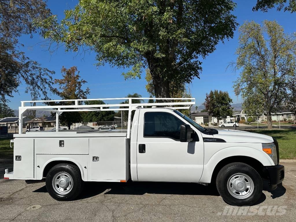 Ford F 250 Kis teherszállító/Platós kocsi