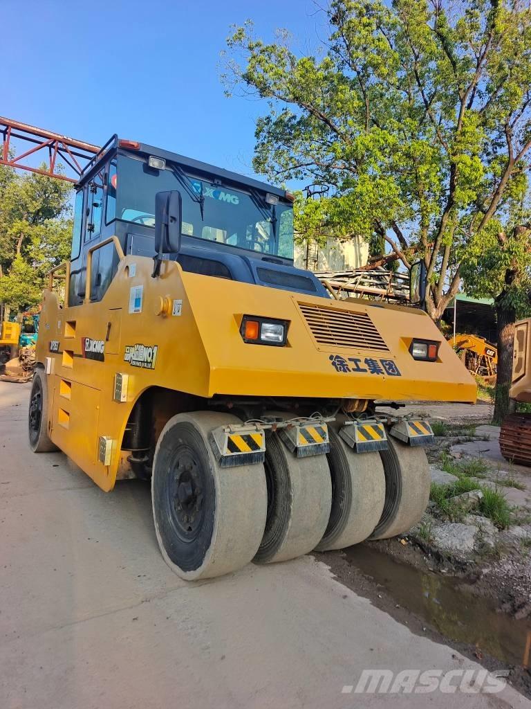 XCMG XP 263 Pneumatikus kerekes hengerek