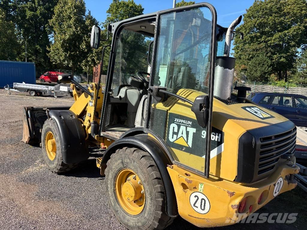CAT 906 H Gumikerekes homlokrakodók