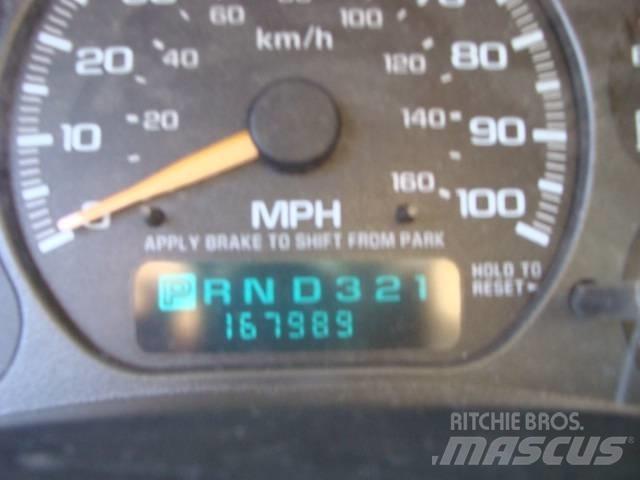 Chevrolet 3500 Platós / Ponyvás teherautók