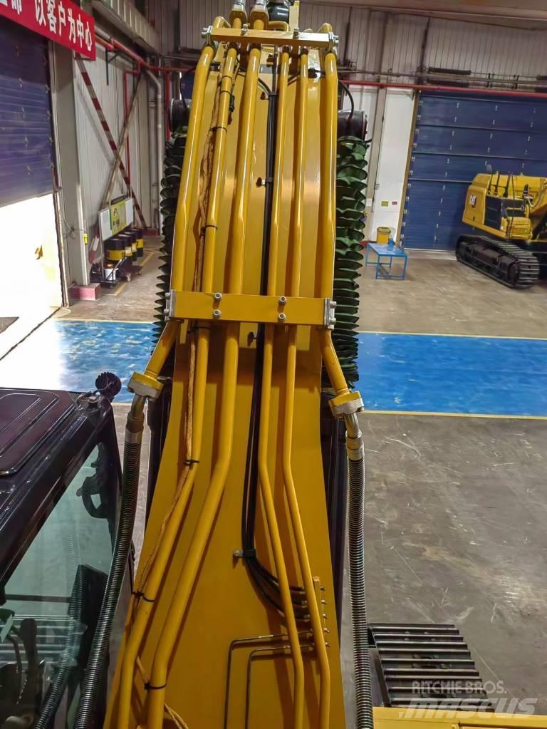 CAT 2021 CAT 330 Gumikerekes kotrók