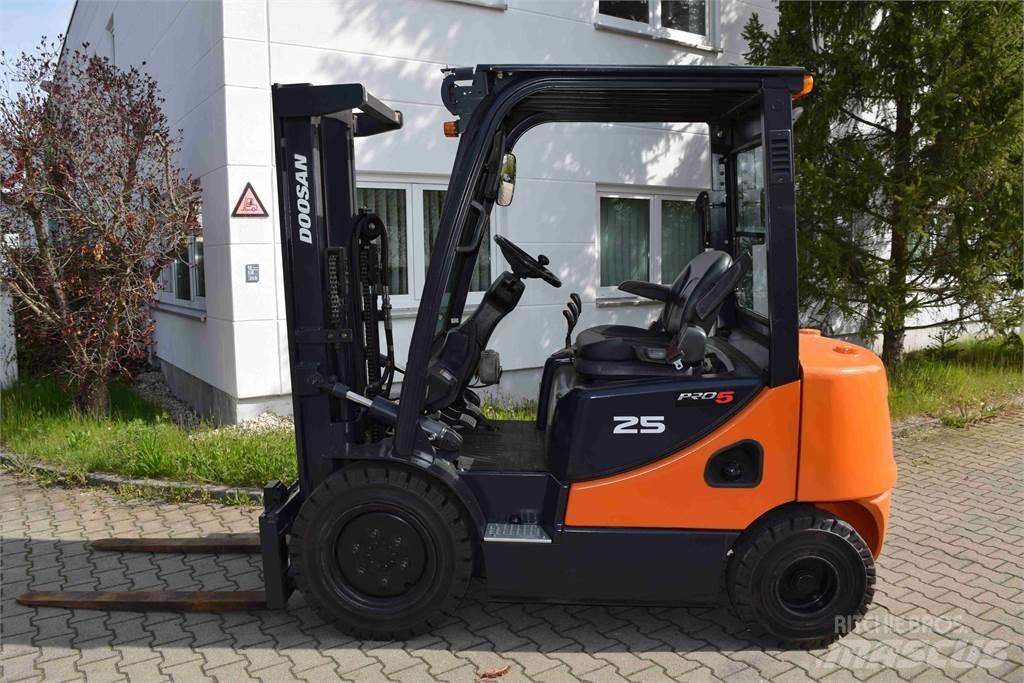Doosan D 25 S-5 Dízel targoncák
