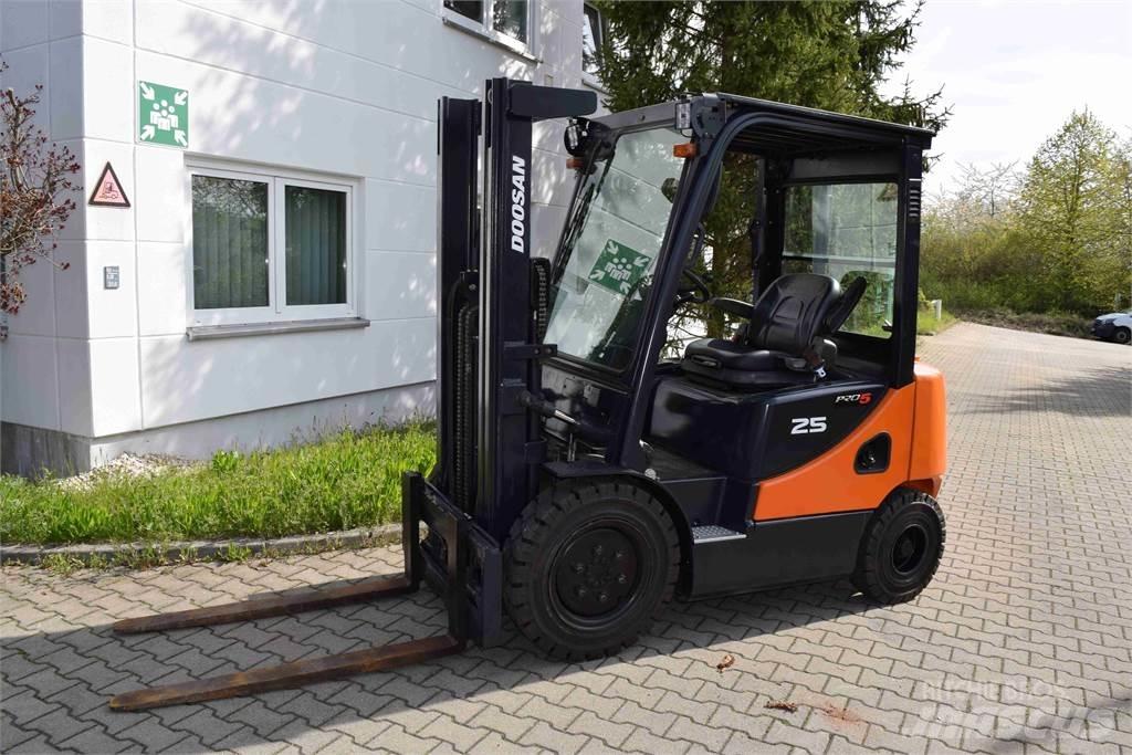 Doosan D 25 S-5 Dízel targoncák