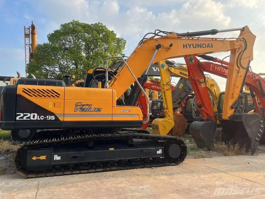 Hyundai R220LC-9S Gumikerekes kotrók