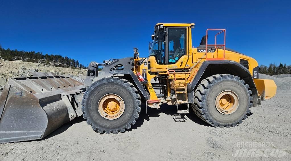 Volvo L 260 H Gumikerekes homlokrakodók
