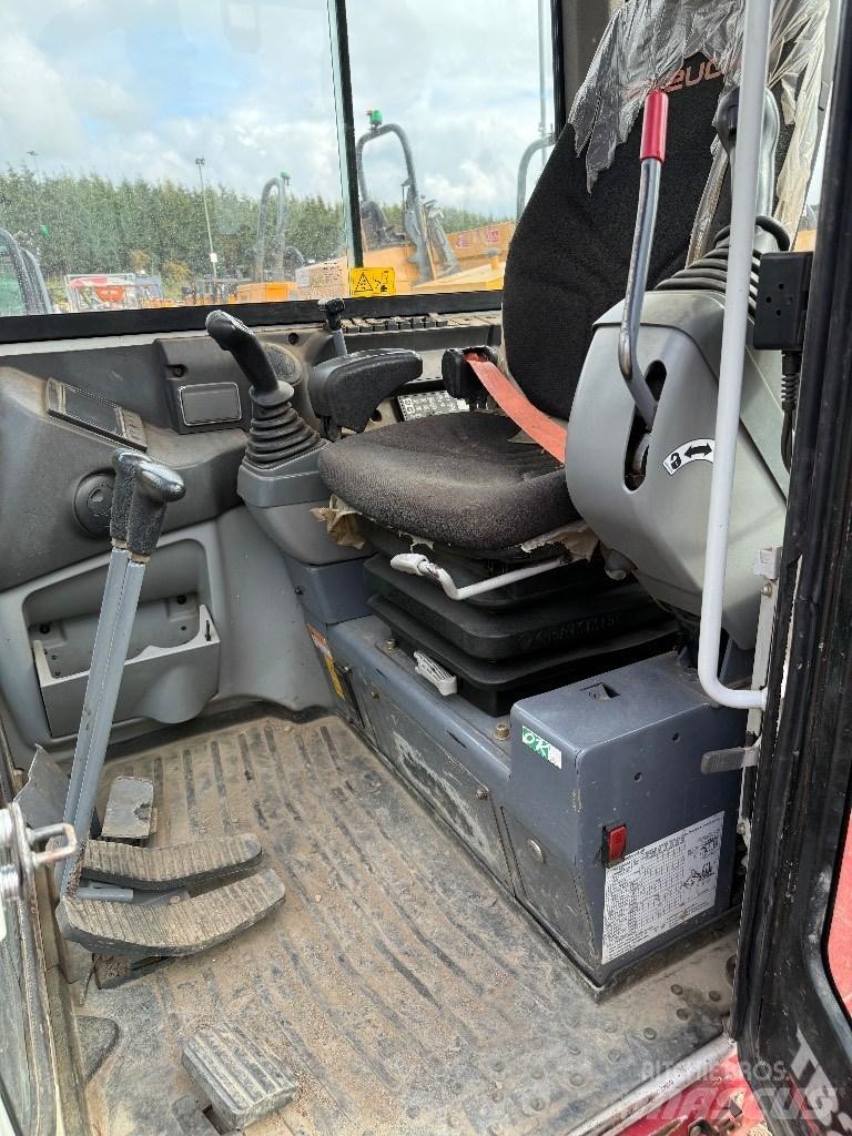 Takeuchi TB 230 Mini kotrók < 7t