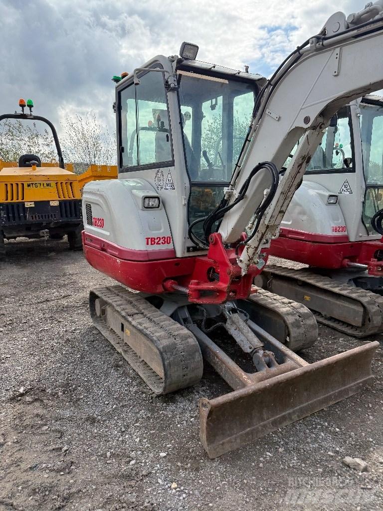 Takeuchi TB 230 Mini kotrók < 7t