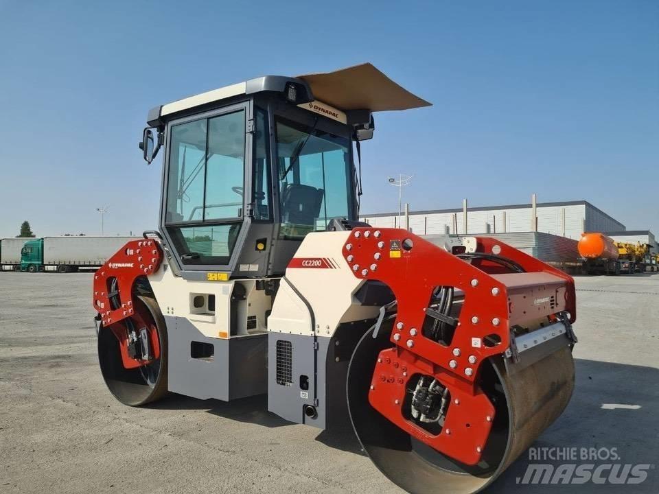 Dynapac CC2200 Ikerdobos hengerek