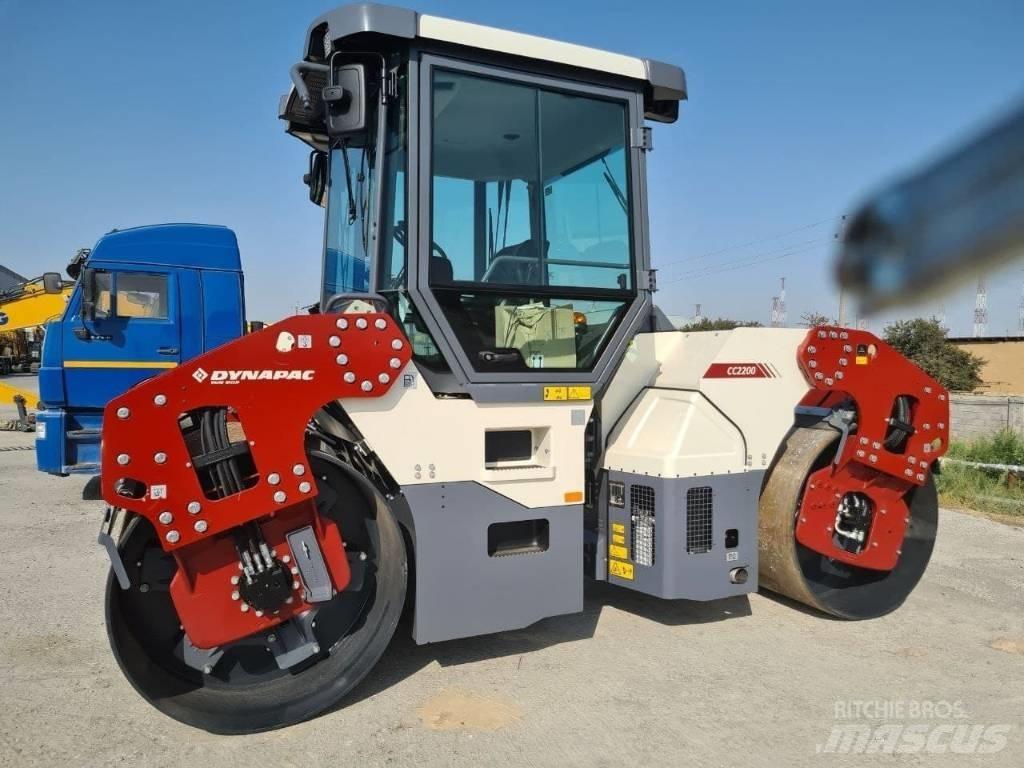 Dynapac CC2200 Ikerdobos hengerek