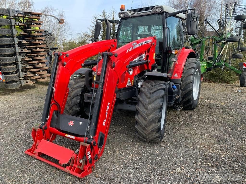 Massey Ferguson 5712 Traktorok