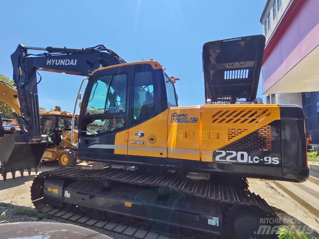 Hyundai Robex 220 LC Lánctalpas kotrók