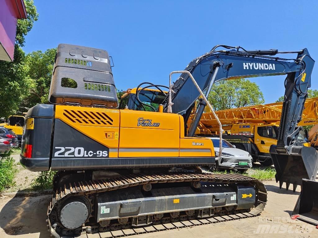 Hyundai Robex 220 LC Lánctalpas kotrók