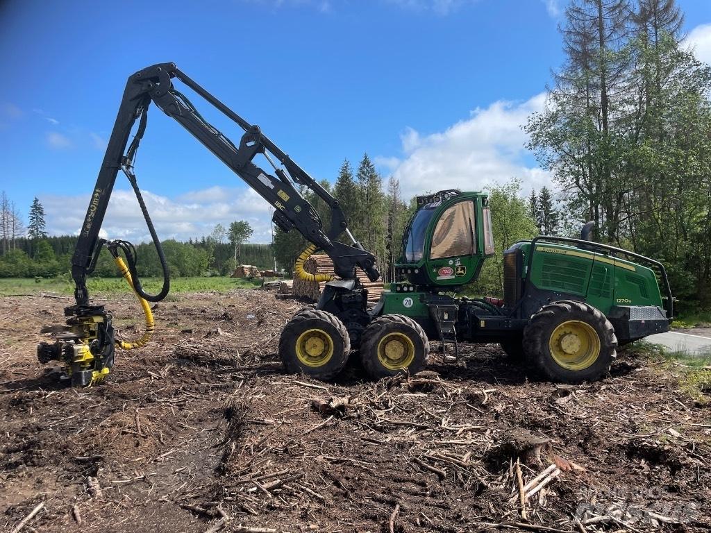 John Deere 1270 G Betakarítók