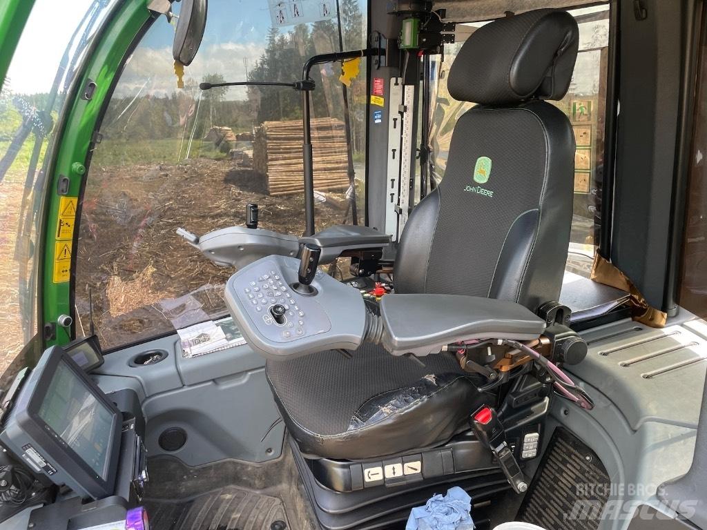 John Deere 1270 G Betakarítók