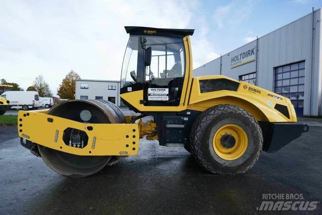 Bomag BW 213 D-5 Talajtömörítő gépek