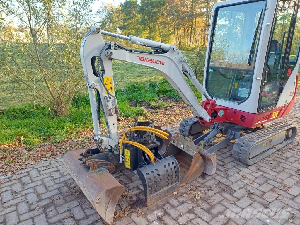 Takeuchi TB 216 Mini kotrók < 7t