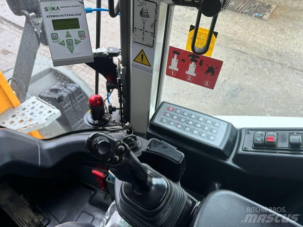 Liebherr L546 Gumikerekes homlokrakodók