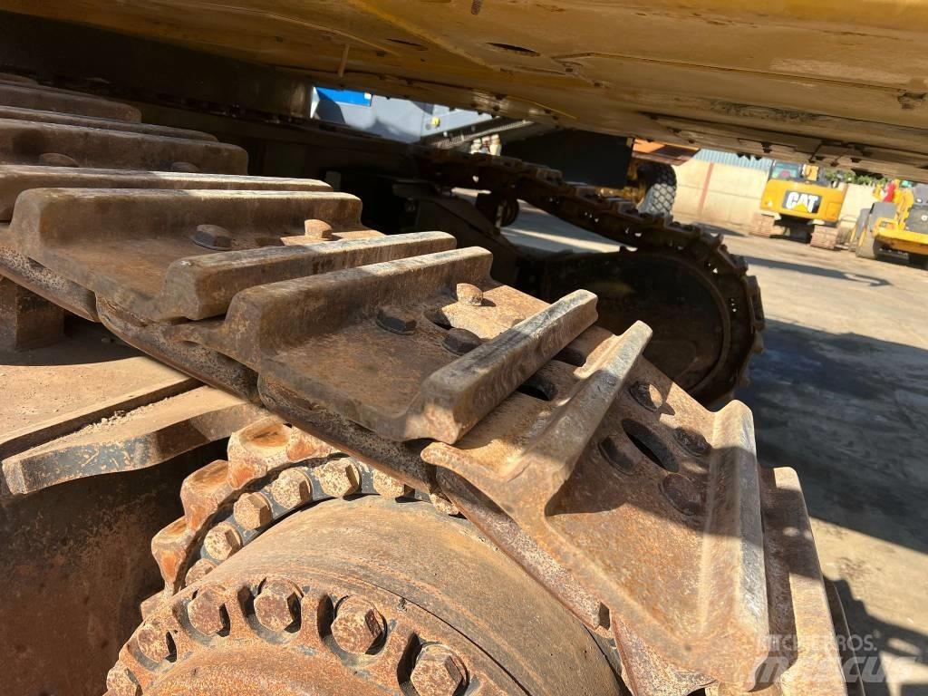 CAT 390 D Lánctalpas kotrók