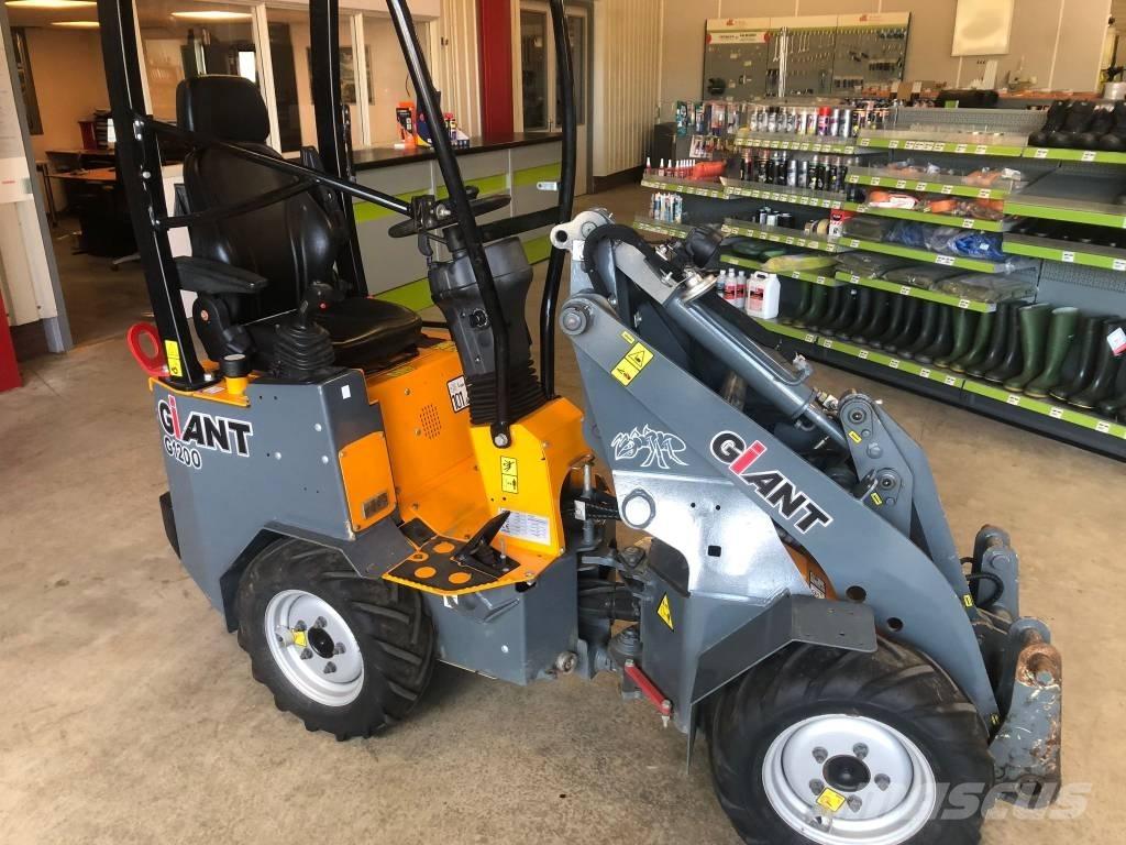 GiANT G 1200 Univerzális rakodók