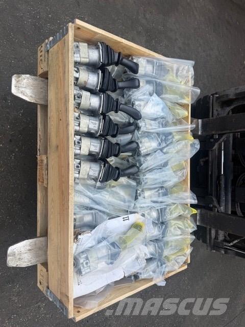 Rexroth NEW JOYSTICK Vezetőfülke és belső tartozékok