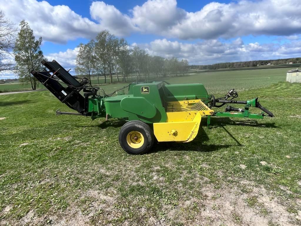 John Deere 359 Szögletes bálázók