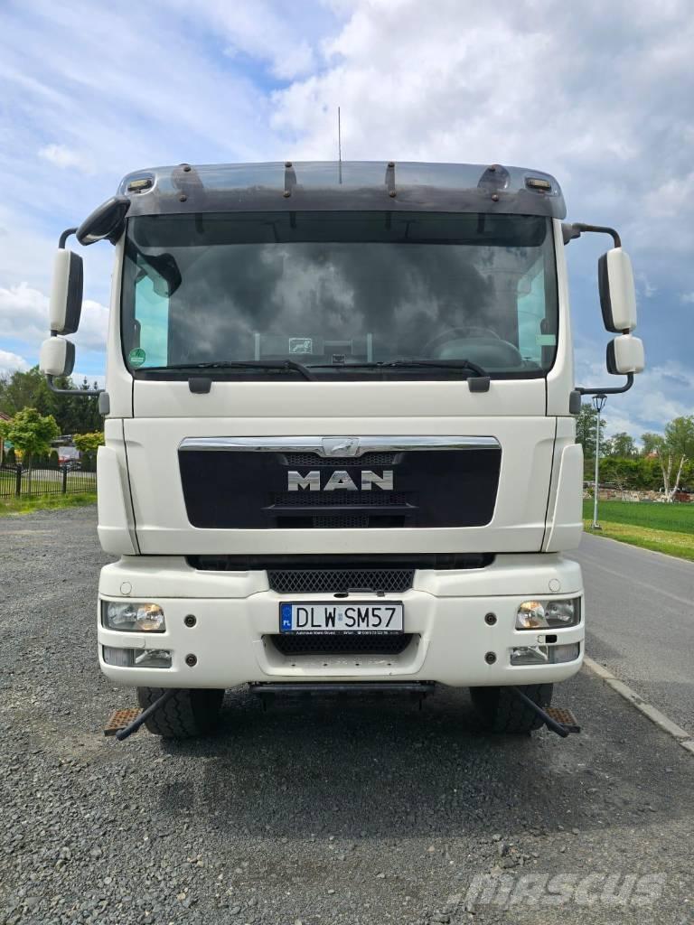 MAN 13.250 / 4x4 Dobozos teherautók